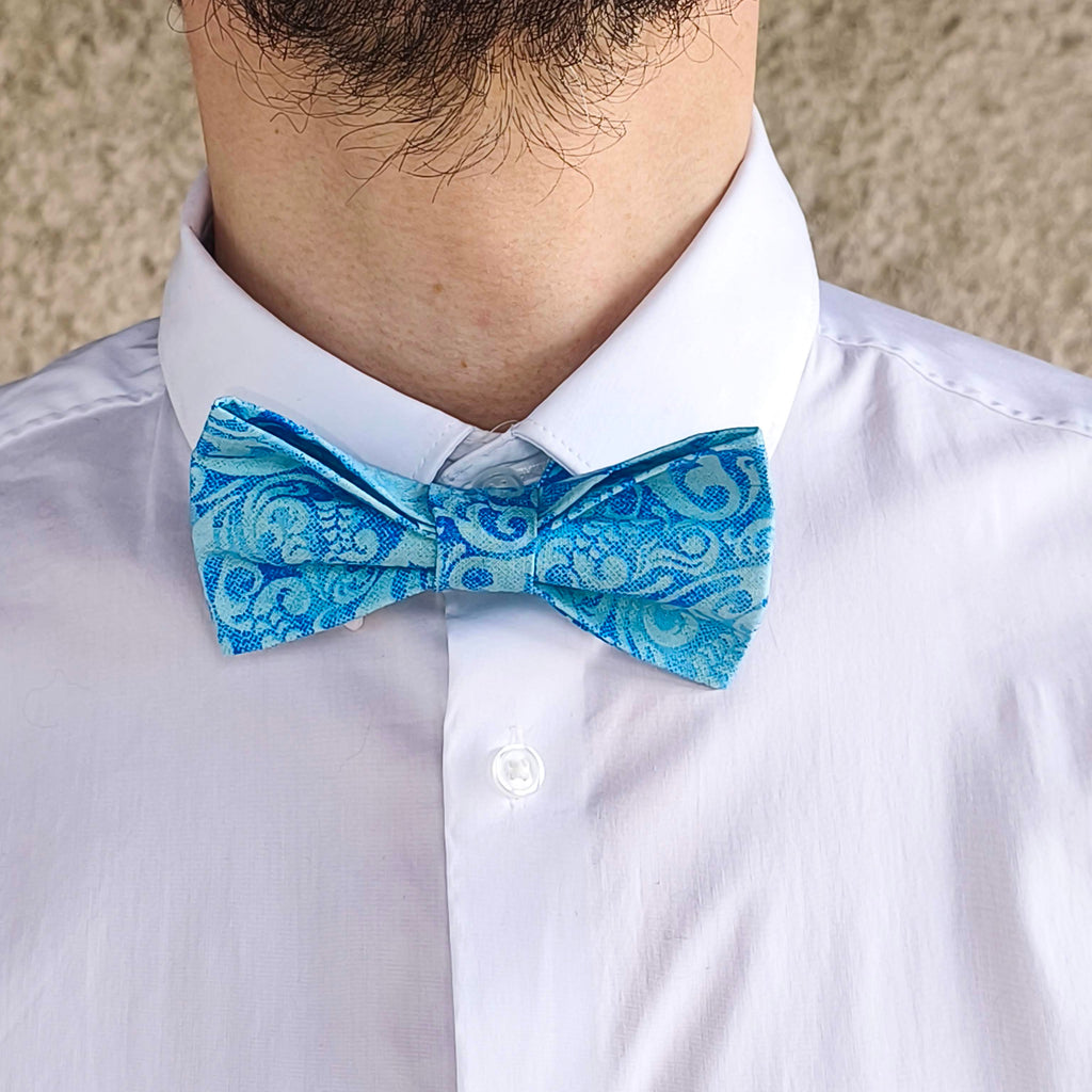 noeud papillon bleu motif vagues batik ocean waves porté face