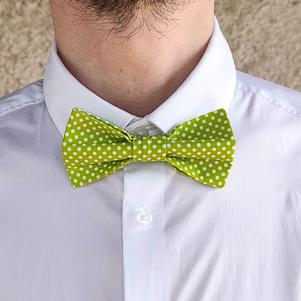 noeud papillon vert pomme a pois blancs pomme pop artisanal porté face