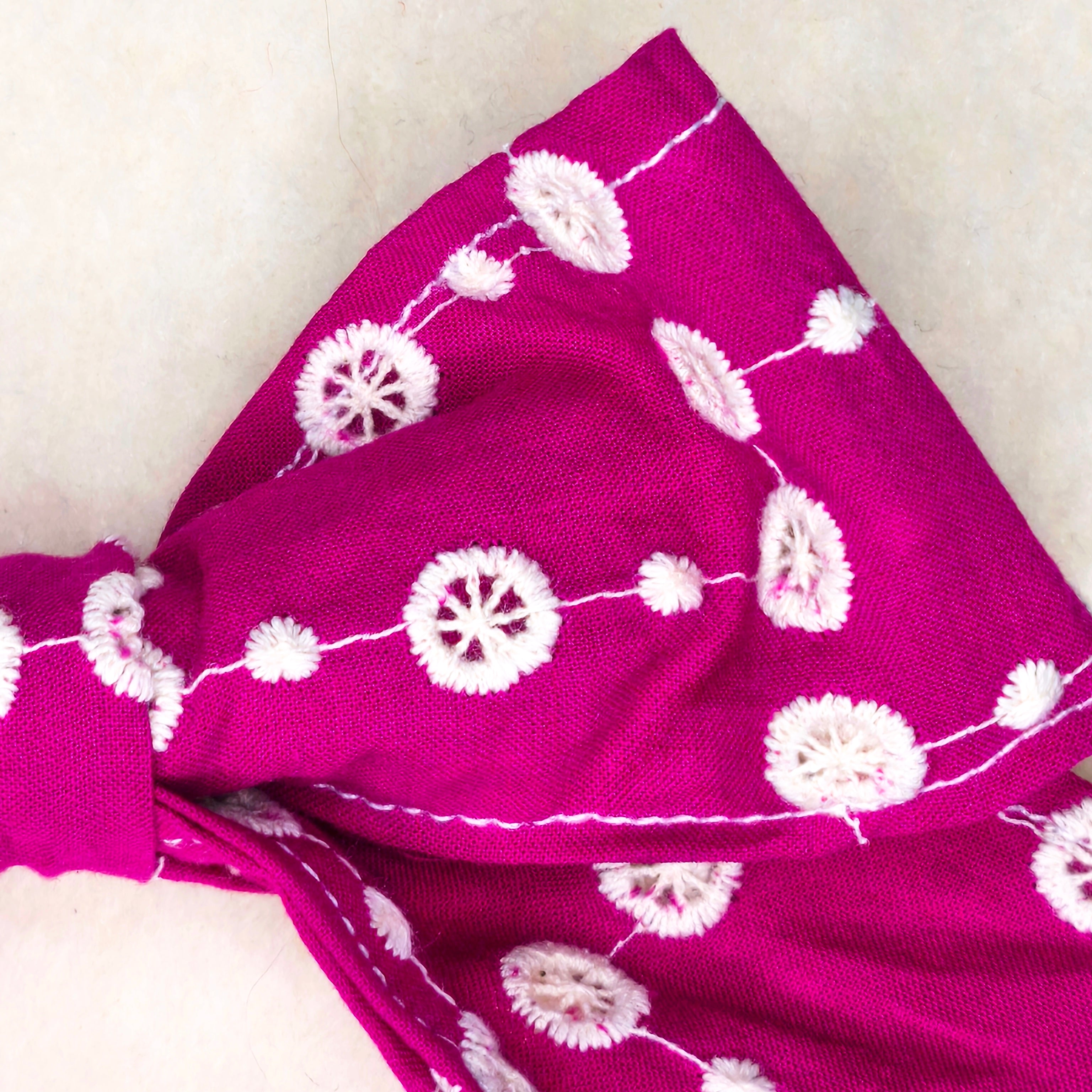 noeud cheveux broderie anglaise rose pince crocodile rose tudor détail