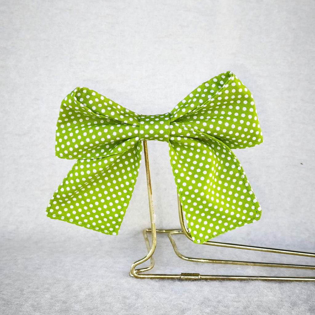 noeud cheveux vert pomme pois blancs coton style retro pomme pop vue avant avec support