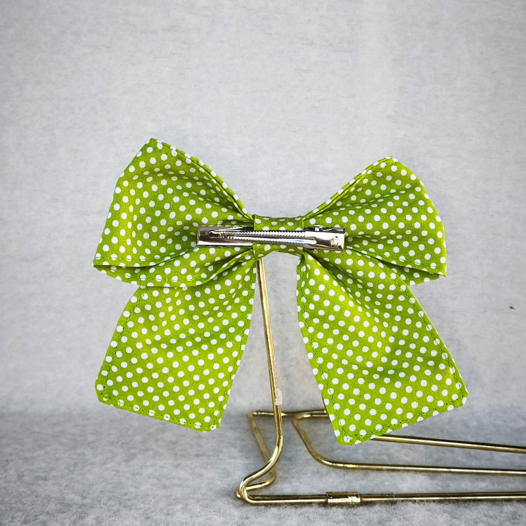 noeud cheveux vert pomme pois blancs coton style retro pomme pop vue dos avec support