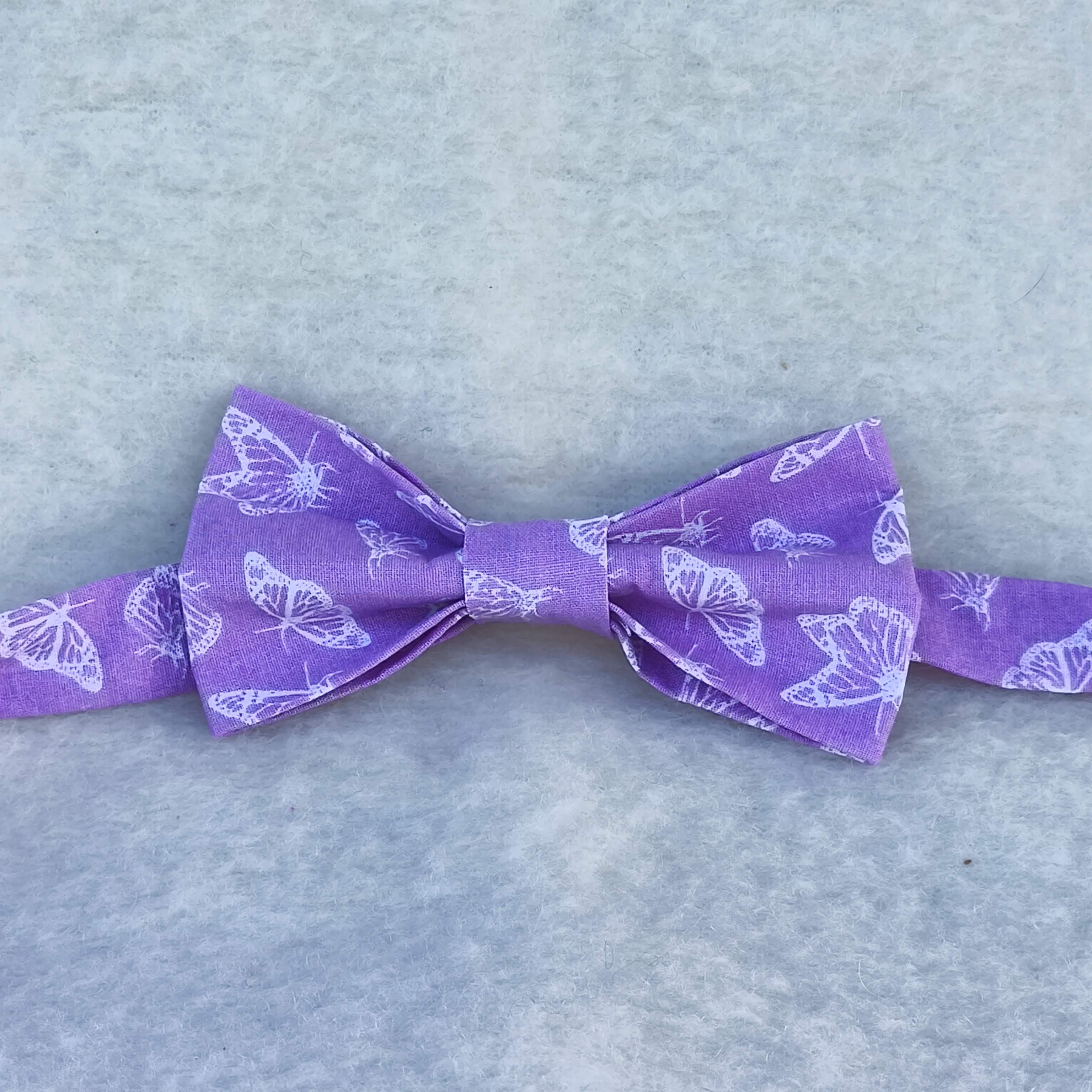 noeud papillon lavande motif papillons lilas kaleidoscope vue générale