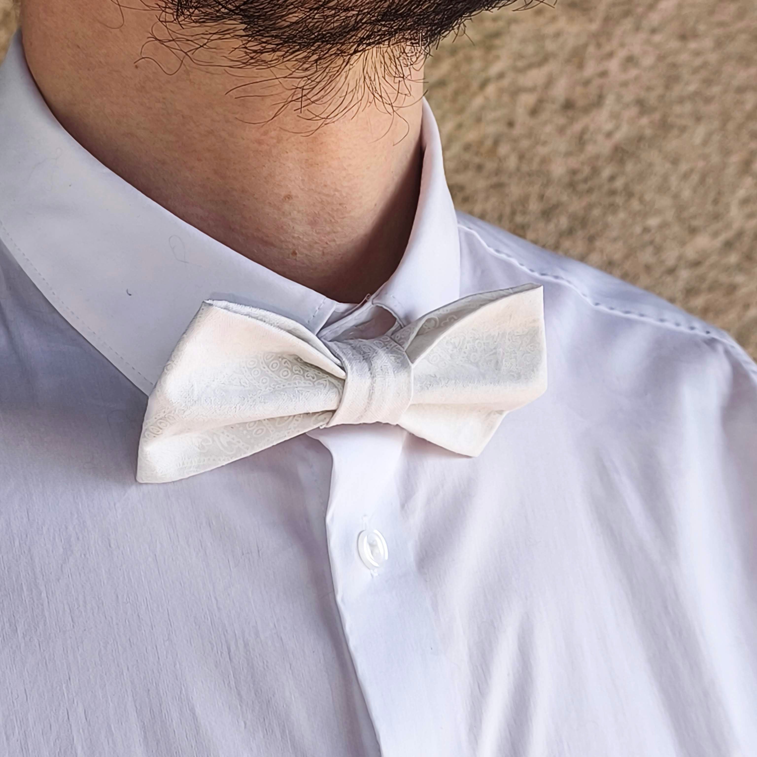 noeud papillon mariage blanc motif coeurs faux uni amour secret porté profil