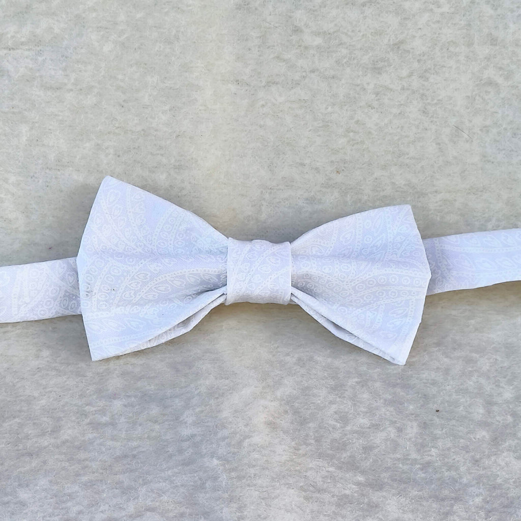 noeud papillon mariage blanc motif coeurs faux uni amour secret vue générale