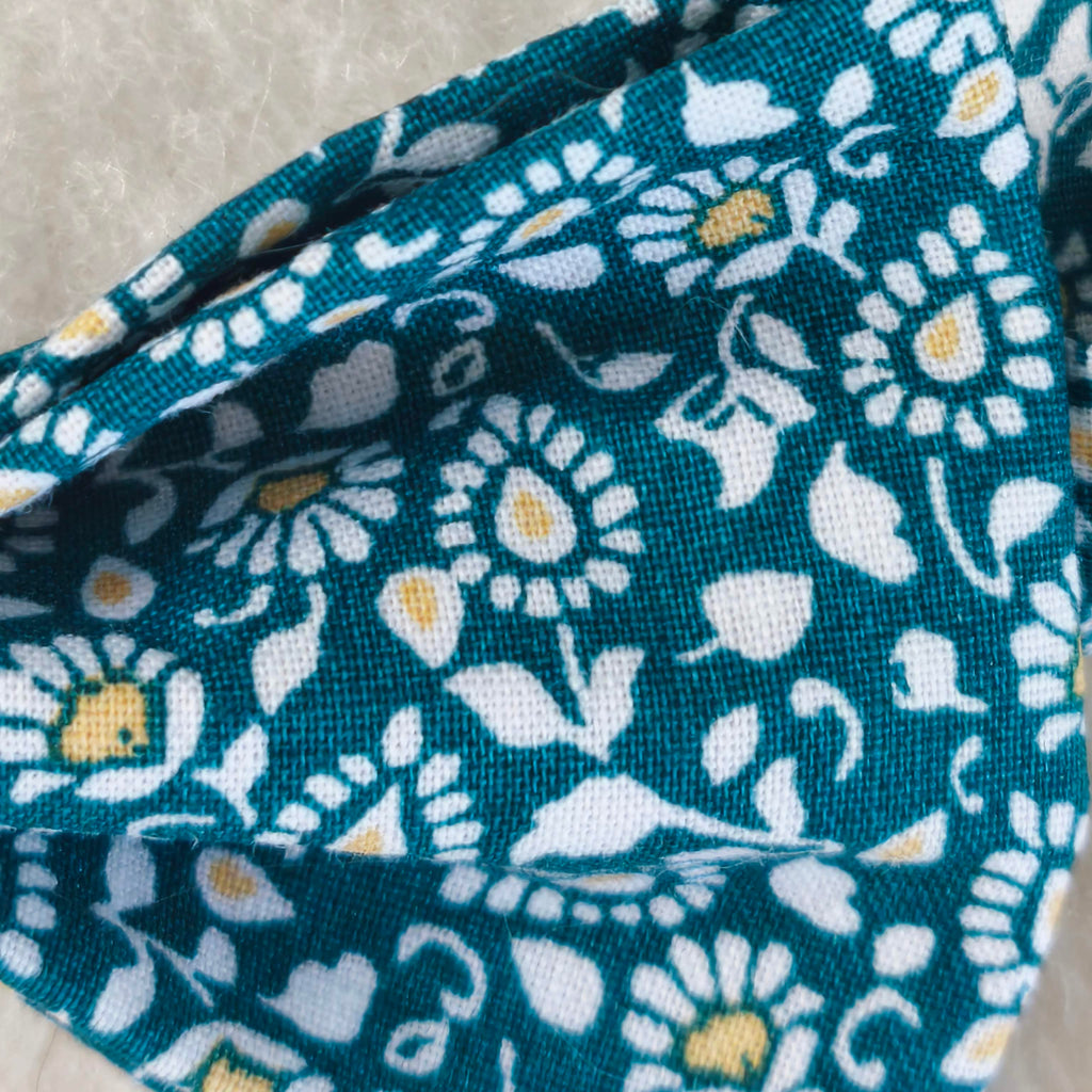 noeud papillon motif fleurs bleu canard style retro artisanal détail
