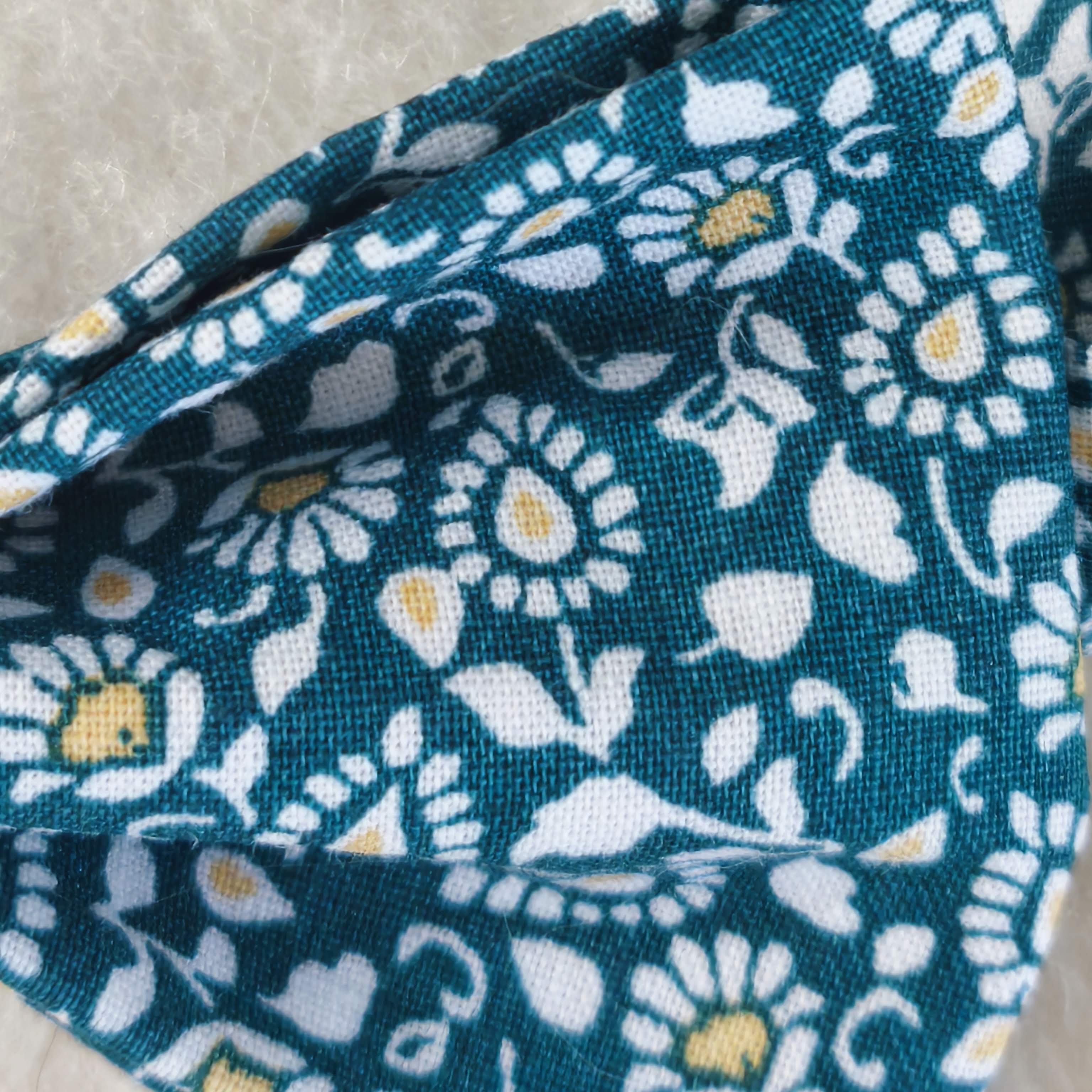 noeud papillon motif fleurs bleu canard style retro artisanal détail